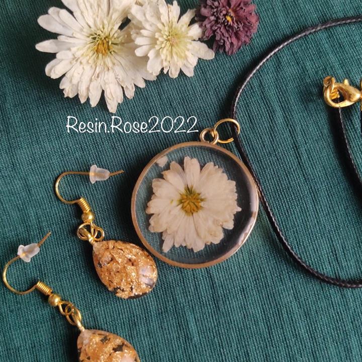 ست گردنبند و گوشواره ی رزینی